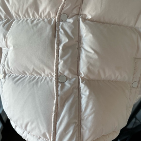 SOLD White Aritzia super puff - Picture 3 of 5